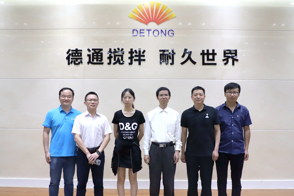 高性能混凝土研究專家冷發(fā)光到萬里路橋集團考察合作